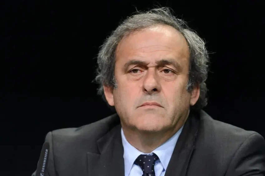 Platini cùng đồng sự làm một thủ thuật nhỏ để Pháp và Brazil tránh nhau ở vòng bảng. Ảnh: CGI. Platini cùng đồng sự làm một thủ thuật nhỏ để Pháp và Brazil tránh nhau ở vòng bảng. Ảnh: CGI.
