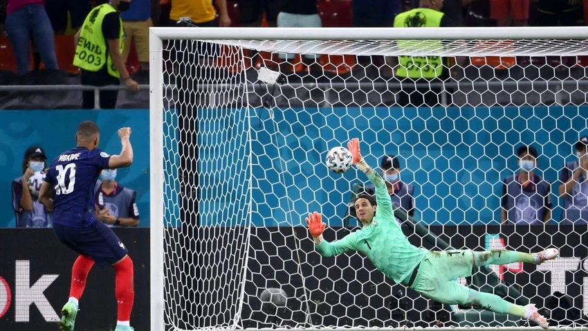 Tiền đạo Mbappe cho rằng mình bị phân biệt chủng tộc, không phải tức giận vì hỏng quả phạt đền khiến tuyển Pháp thua cuộc. Ảnh: CGI.
