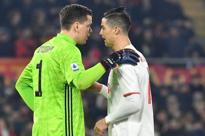 Thủ môn Wojciech Szczesny rất hạnh phúc khi khoác chung áo với Ronaldo. Ảnh: CGI.