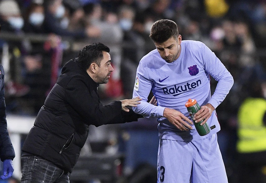Trung vệ của Barca cơm không lành, canh không ngọt ngoài sân cỏ. Ảnh: CGI. Trung vệ của Barca cơm không lành, canh không ngọt ngoài sân cỏ. Ảnh: CGI.