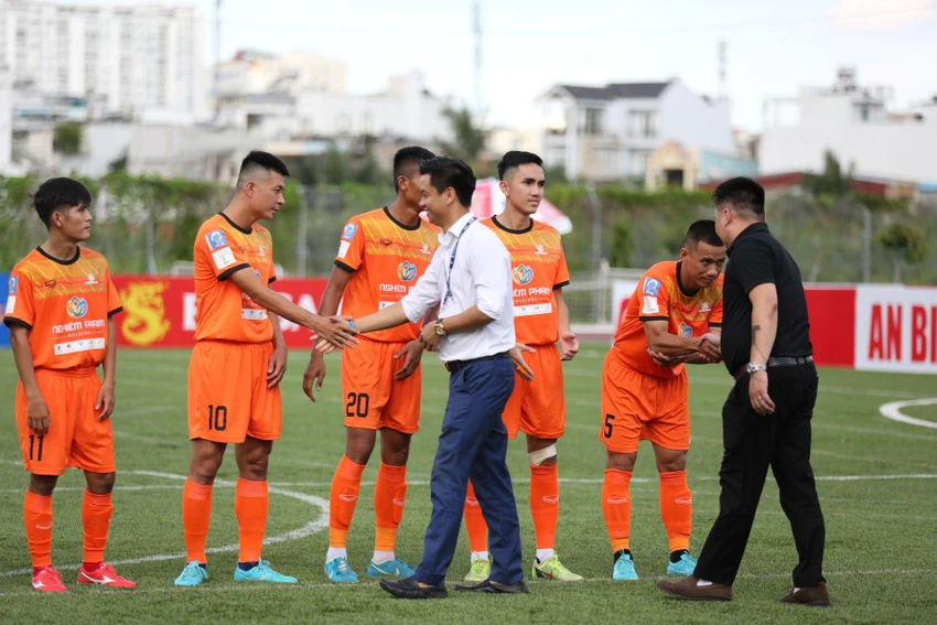 Các nhà tổ chức mùa này đã đưa giải đấu chào sân ở năm địa phương trên cả nước và mong mỏi sẽ hình thành giải chuyên nghiệp quốc gia. Các nhà tổ chức mùa này đã đưa giải đấu chào sân ở năm địa phương trên cả nước và mong mỏi sẽ hình thành giải chuyên nghiệp quốc gia.