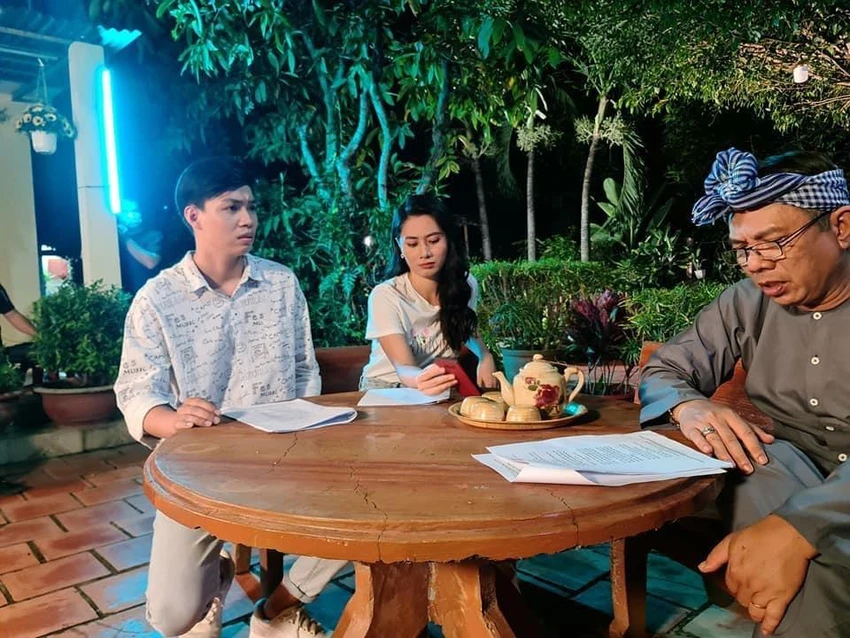 Ngẫm và cười thả ga với Tài Đặng và "Bác Ba Phi" Trung Dân. Ngẫm và cười thả ga với Tài Đặng và "Bác Ba Phi" Trung Dân.