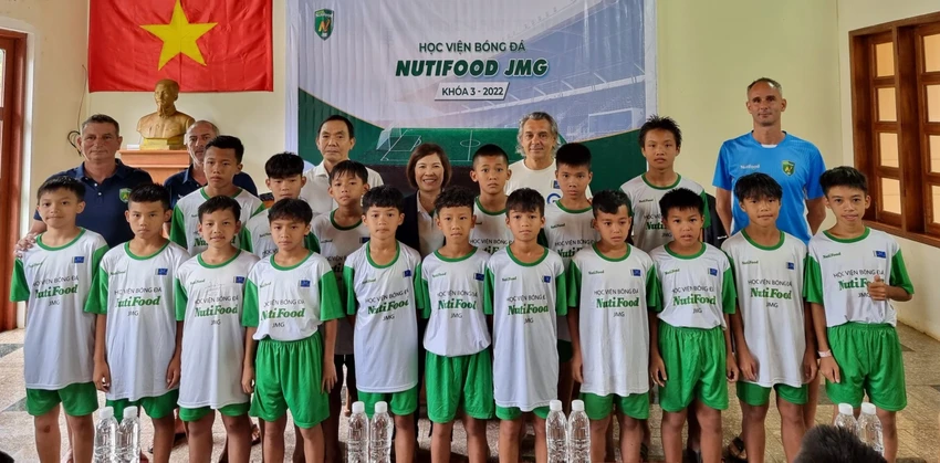 17 tân học viên xuất sắc nhất từ trước đến nay vừa trúng tuyển vào Học viện bóng đá Nutifood JMG.