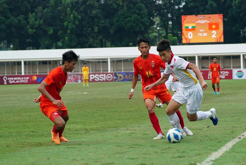 U-19 Việt Nam đã chơi bốn trận, với ba thắng, một hòa nhưng vẫn còn một trận quyết đấu với Thái Lan để tìm vé vào bán kết giải U-19 Đông Nam Á. Ảnh: VFF.