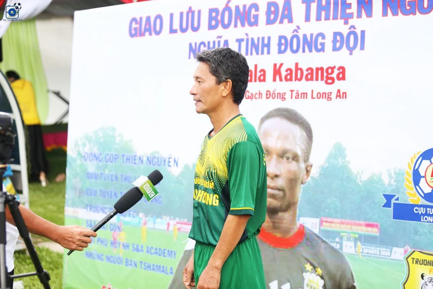Cựu tiền vệ Lê Nguyễn Quốc Bảo Tâm từng đá chung với Tshmala trong màu áo ĐT Long An cũng tham gia giải giao hữu đầy ý nghĩa với đồng đội cũ... Cựu tiền vệ Lê Nguyễn Quốc Bảo Tâm từng đá chung với Tshmala trong màu áo ĐT Long An cũng tham gia giải giao hữu đầy ý nghĩa với đồng đội cũ...