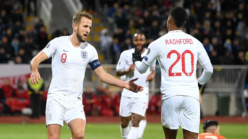 Rashford và Harry Kane là những cầu thủ bị lăng mạ nhiều trên mạng xã hội. Ảnh: CCI.