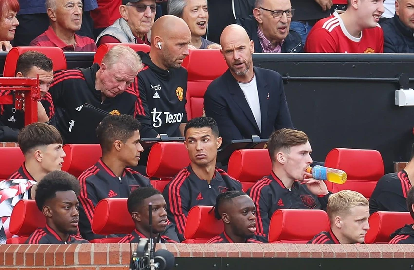 HLV Ten Hag đã không cho Ronaldo ra sân ngay từ đầu ở trận thua Brighton 1-2. Ảnh: CGI,