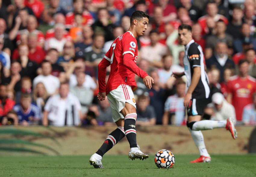 Ronaldo vẫn mong muốn rời khỏi Old Trafford cho đến khi thị trường chuyển nhượng mùa hè đóng cửa vào ngày 1-9. Ảnh: CGI.