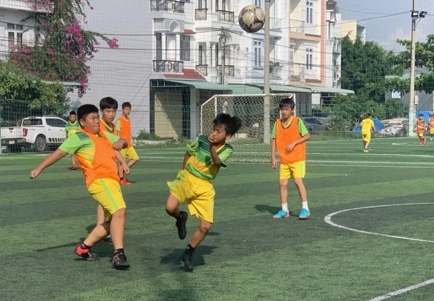 Có một học viên của lớp bóng đá cộng đồng Sola từng vượt qua các bài kiểm tra khó khăn của Trung tâm Viettel và trở thành một trong 10 cầu thủ giỏi nhất trong giai đoạn test IQ. Có một học viên của lớp bóng đá cộng đồng Sola từng vượt qua các bài kiểm tra khó khăn của Trung tâm Viettel và trở thành một trong 10 cầu thủ giỏi nhất trong giai đoạn test IQ.