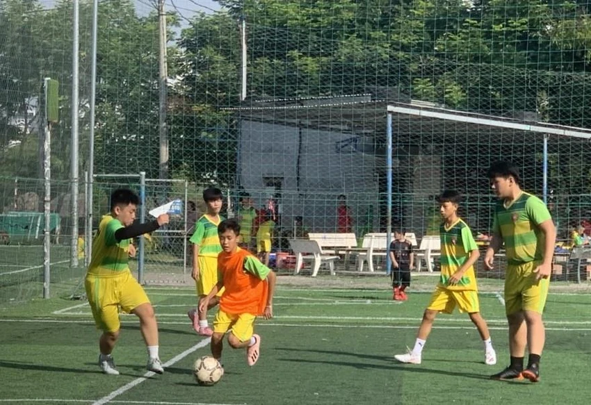 Mỗi trận đấu bóng là niềm hạnh phúc của các em nhỏ có niềm đam mê... Mỗi trận đấu bóng là niềm hạnh phúc của các em nhỏ có niềm đam mê...