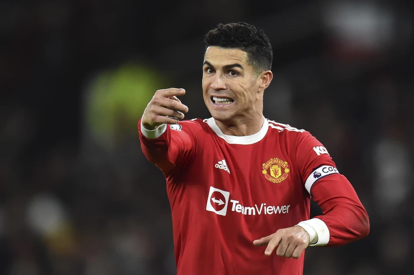Do chưa tìm ra CLB nào chịu mua, Ronaldo vẫn khoác áo MU trong hai trận đầu mùa giải. Ảnh: CGI. Do chưa tìm ra CLB nào chịu mua, Ronaldo vẫn khoác áo MU trong hai trận đầu mùa giải. Ảnh: CGI.