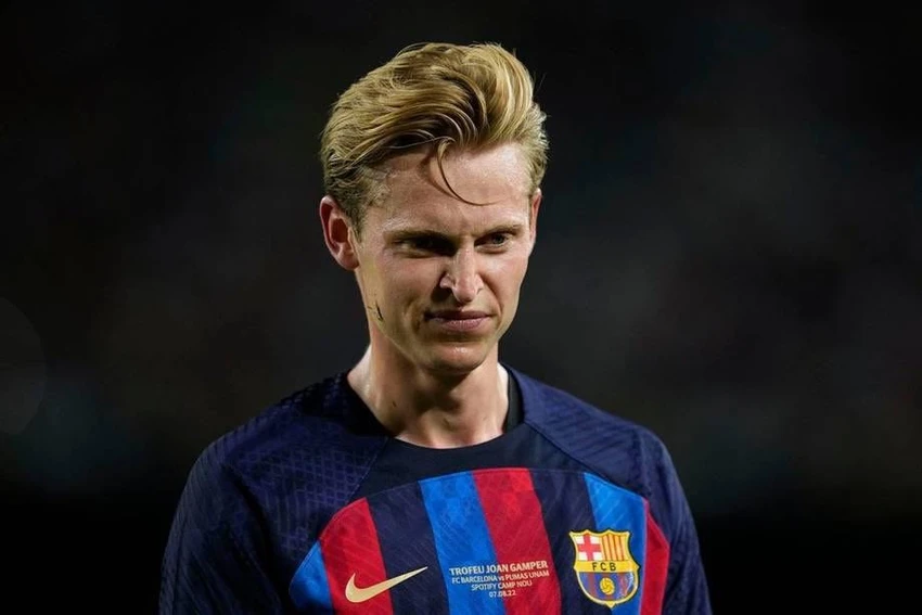 De Jong bị ép phải ra đi không thương tiếc trong khi Barca vẫn nợ lương của anh. Ảnh: CGI. De Jong bị ép phải ra đi không thương tiếc trong khi Barca vẫn nợ lương của anh. Ảnh: CGI.