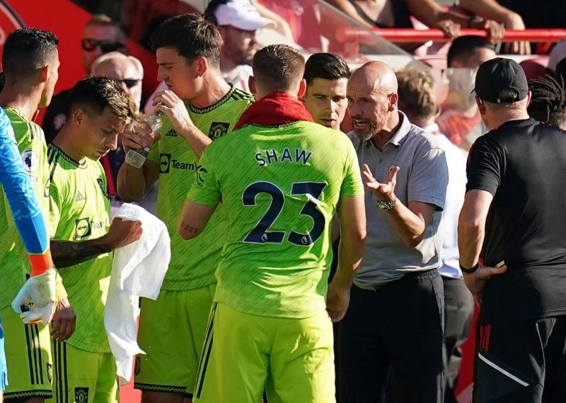 HLV Ten Hag giận dữ sau trận thua muối mặt Brentford đã bắt các cầu thủ MU chạy gần 14km một ngày sau cuộc đụng độ. Ảnh: CGI. HLV Ten Hag giận dữ sau trận thua muối mặt Brentford đã bắt các cầu thủ MU chạy gần 14km một ngày sau cuộc đụng độ. Ảnh: CGI.