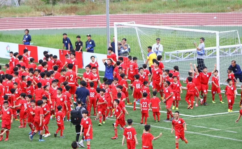 Bàn thắng đã ghi cho cầu thủ Trung tâm VietGoal mà không thể xác định tác giả với cả trăm kiểu ăn mừng. Bàn thắng đã ghi cho cầu thủ Trung tâm VietGoal mà không thể xác định tác giả với cả trăm kiểu ăn mừng.