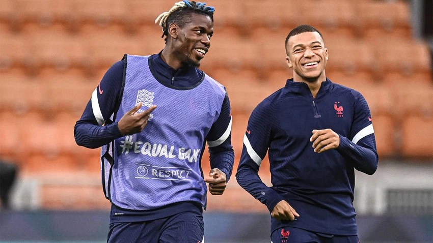 Pogba và Mbappe khoác chung màu áo tuyển Pháp. Ảnh: CGI. Pogba và Mbappe khoác chung màu áo tuyển Pháp. Ảnh: CGI.