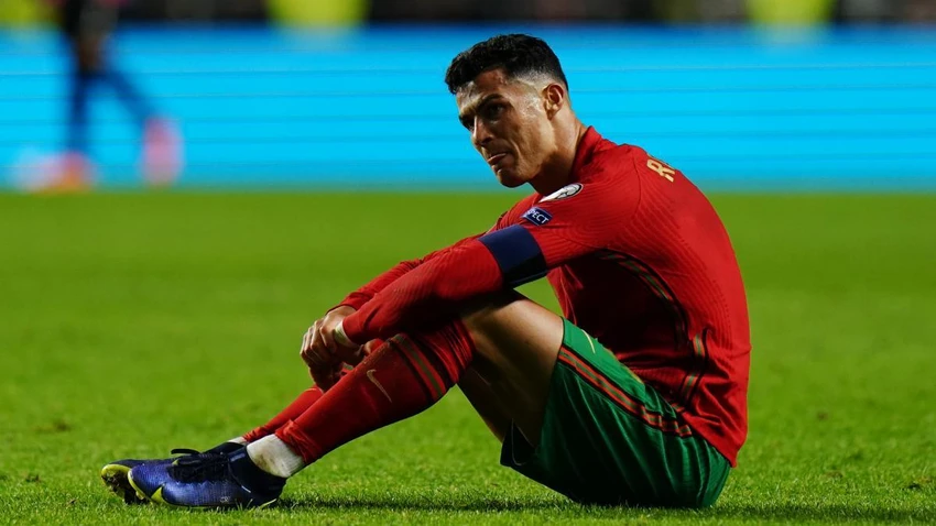 Ronaldo thất vọng với chính mình khi khoác áo tuyển Bồ Đào Nha. Ảnh: CGI. Ronaldo thất vọng với chính mình khi khoác áo tuyển Bồ Đào Nha. Ảnh: CGI.