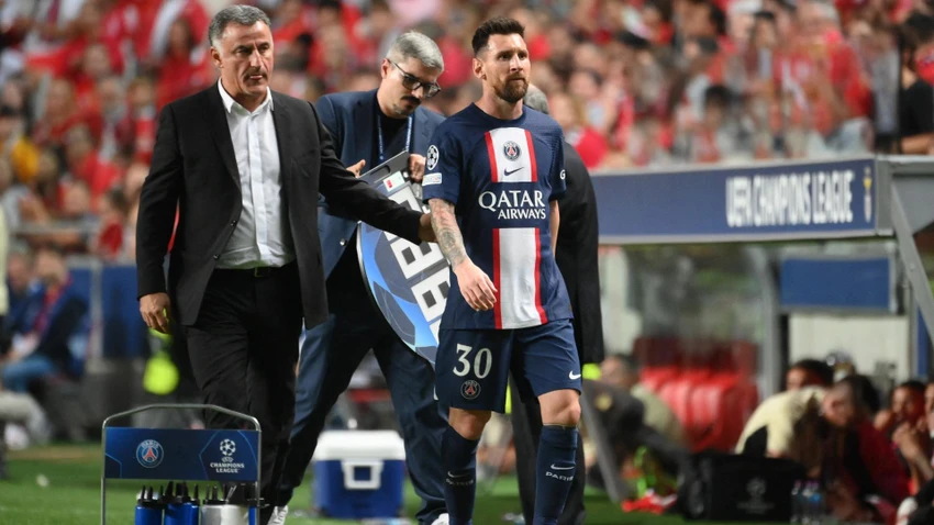 Messi bị chấn thương phải xin ra ngoài ở phút 81 trong trận PSG hòa Benfica 1-1 hồi tuần trước. Ảnh: CGI. Messi bị chấn thương phải xin ra ngoài ở phút 81 trong trận PSG hòa Benfica 1-1 hồi tuần trước. Ảnh: CGI.