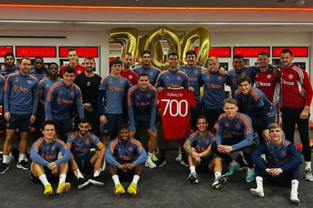 Ronaldo và đồng đội ăn mừng bàn thắng thứ 700 ở sân tập Carrington. Ảnh: CGI. Ronaldo và đồng đội ăn mừng bàn thắng thứ 700 ở sân tập Carrington. Ảnh: CGI.