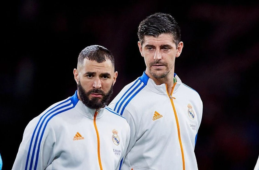 Benzema, đồng đội của thủ môn Courtois trong màu áo Real Madrid giành Quả bóng vàng 2022. Ảnh: GETTY. Benzema, đồng đội của thủ môn Courtois trong màu áo Real Madrid giành Quả bóng vàng 2022. Ảnh: GETTY.