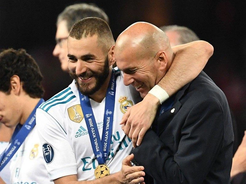 HLV Zidane hạnh phúc khi học trò cũ Benzema giành Quả bóng vàng 2022. Ảnh: GETTY. HLV Zidane hạnh phúc khi học trò cũ Benzema giành Quả bóng vàng 2022. Ảnh: GETTY.