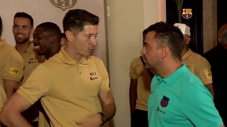 Tiền đạo Lewandowski và HLV Xavi của Barca là ứng cử viên cho các danh hiệu xuất sắc của Globe Soccer. Ảnh: GETTY.