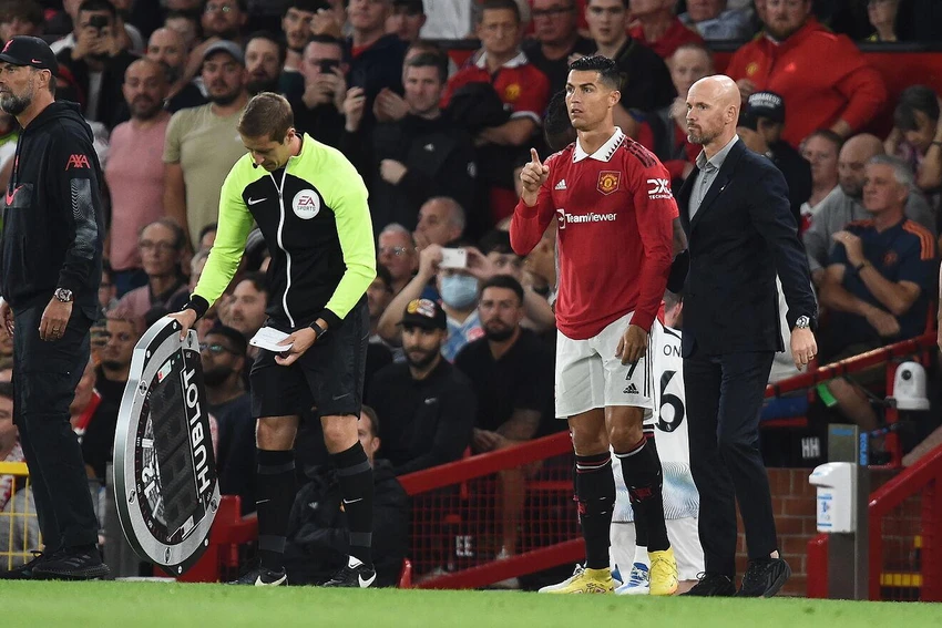 Ronaldo đánh mất thiện cảm với HLV Ten Hag và đồng đội cũng như giới hâm mộ. Ảnh: GETTY. Ronaldo đánh mất thiện cảm với HLV Ten Hag và đồng đội cũng như giới hâm mộ. Ảnh: GETTY.