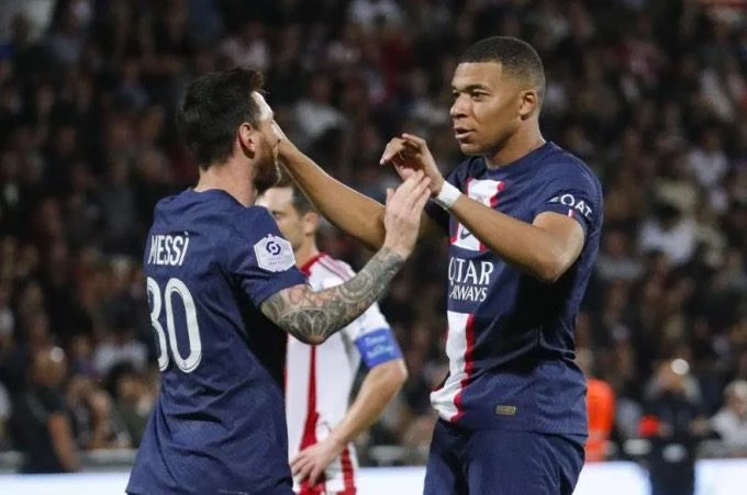 Mbappe lập cú đúp nhờ hai kiến tạo của Messi và tiền đạo Argentina ghi một bàn sau đường chuyền đẹp của chân sút người Pháp trong trận thắng Ajaccio 3-0. Ảnh: GETTY. Mbappe lập cú đúp nhờ hai kiến tạo của Messi và tiền đạo Argentina ghi một bàn sau đường chuyền đẹp của chân sút người Pháp trong trận thắng Ajaccio 3-0. Ảnh: GETTY.