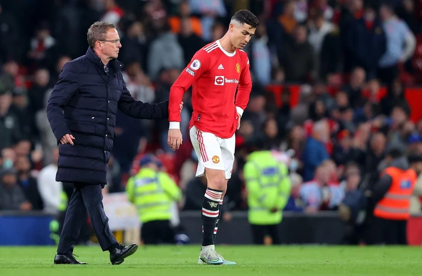 Ronaldo không hài lòng với nhà cầm quân tạm quyền Rangnick ở mùa giải trước. Ảnh: GETTY. Ronaldo không hài lòng với nhà cầm quân tạm quyền Rangnick ở mùa giải trước. Ảnh: GETTY.