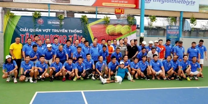 Cuộc chơi tennis truyền thống cúp Tân Phương Tây ở mùa giải lần thứ 12 tổ chức đã ngày càng lớn mạnh và quy tụ nhiều tay vợt phong trào đẳng cấp tham dự. Cuộc chơi tennis truyền thống cúp Tân Phương Tây ở mùa giải lần thứ 12 tổ chức đã ngày càng lớn mạnh và quy tụ nhiều tay vợt phong trào đẳng cấp tham dự.