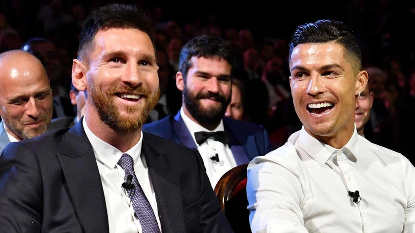 Hai lão tướng Messi 35 tuổi và Ronaldo 37 tuổi vẫn là "hàng hot" ở thị trường bóng đá Nhà nghề Mỹ. Ảnh: GETTY. Hai lão tướng Messi 35 tuổi và Ronaldo 37 tuổi vẫn là "hàng hot" ở thị trường bóng đá Nhà nghề Mỹ. Ảnh: GETTY.