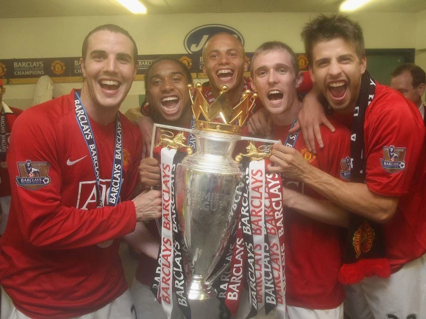 Cầu thủ người Tây Ban Nha ăn mừng chiến thắng với đồng đội khi còn ở Man United. Ảnh: GETTY.