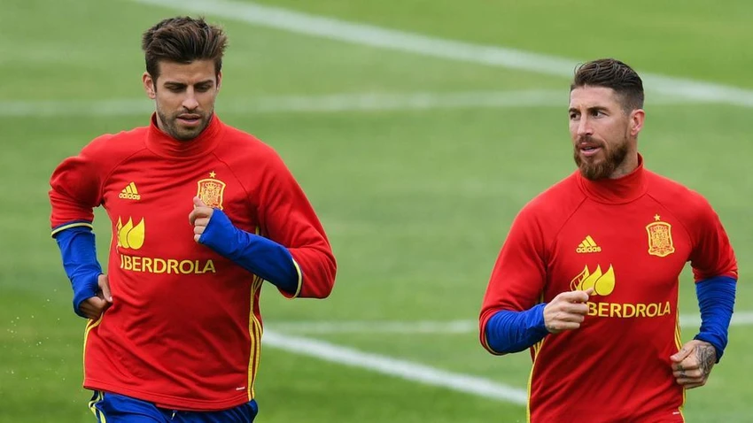 Trung vệ Ramos và Pique thân thiết với nhau ở đội tuyển Tây Ban Nha. Ảnh: GETTY. Trung vệ Ramos và Pique thân thiết với nhau ở đội tuyển Tây Ban Nha. Ảnh: GETTY.