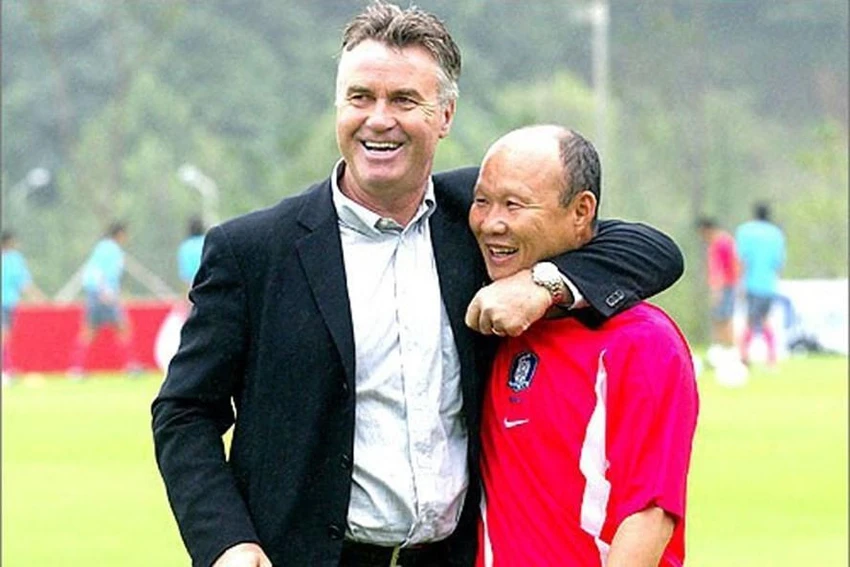 HLV Park Hang-seo từng làm trợ lý của nhà cầm quân lão luyện Guus Hiddink hồi năm 2002. Ảnh: GOAL.