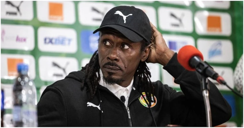 HLV Cisse đau đầu tìm cách giúp Senegal ít nhất vượt qua vòng bảng. Ảnh: GETTY. HLV tuyển Senegal