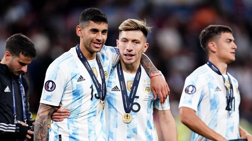 Trung vệ Martinez chỉ cao 1m75 nhưng là một lá chắn thép trước cầu môn Argentina. Ảnh: GETTY. Trung vệ Martinez chỉ cao 1m75 nhưng là một lá chắn thép trước cầu môn Argentina. Ảnh: GETTY.