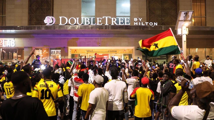 ... nhưng đã hai lần thầy trò Otto Addo phải rời đi khỏi Double Tree Hilton vì nghi ngờ bị đánh bom. Ảnh: GETTY. ... nhưng đã hai lần thầy trò Otto Addo phải rời đi khỏi Double Tree Hilton vì nghi ngờ bị đánh bom. Ảnh: GETTY.