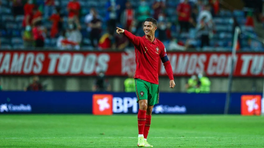 Cộng đồng mạng hết lời ca ngợi chân sút đã ghi bàn thắng trong năm kỳ World Cup khác nhau, kéo dài đúng 20 năm. Ảnh: GETTY.