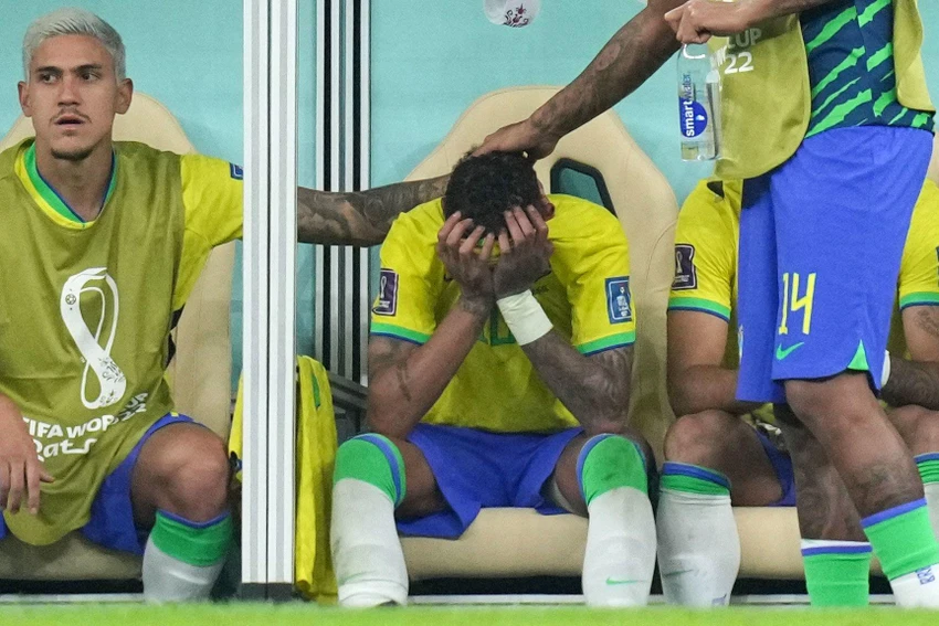 Neymar khổ sở với chấn thương nhưng rất tự tin sẽ trở lại góp công cho tuyển Brazil chinh phục ngôi vô địch World Cup. Ảnh: GETTY. Neymar khổ sở với chấn thương nhưng rất tự tin sẽ trở lại góp công cho tuyển Brazil chinh phục ngôi vô địch World Cup. Ảnh: GETTY.
