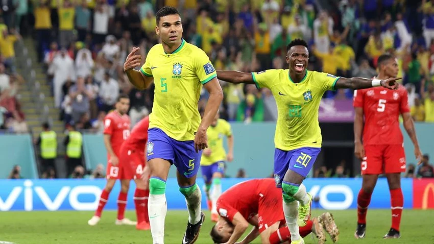 Neymar hết lời khen Casemiro với cú sút cháy lưới Thụy Sĩ. Ảnh: GETTY. Neymar hết lời khen Casemiro với cú sút cháy lưới Thụy Sĩ. Ảnh: GETTY.