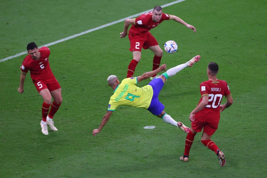 Pha ghi bàn kiểu xe đạp chổng ngược của Richarlison vào lưới Serbia rất đẹp. Ảnh: GETTY. Pha ghi bàn kiểu xe đạp chổng ngược của Richarlison vào lưới Serbia rất đẹp. Ảnh: GETTY.