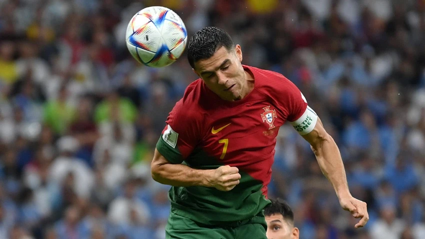 FIFA đã xác nhận Ronaldo không chạm vào bóng khi cố gắng đánh đầu từ đường chuyền của Bruno. Ảnh: GETTY.