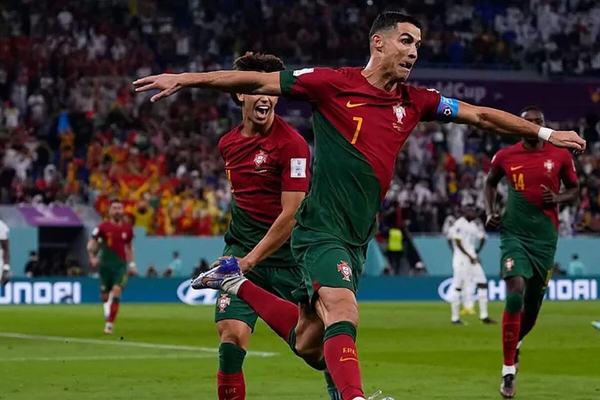 Ronaldo ăn mừng bàn thắng vào lưới Uruguay nhưng thật ra tác giả là Bruno. Ảnh: GETTY. Ronaldo ăn mừng bàn thắng vào lưới Uruguay nhưng thật ra tác giả là Bruno. Ảnh: GETTY.