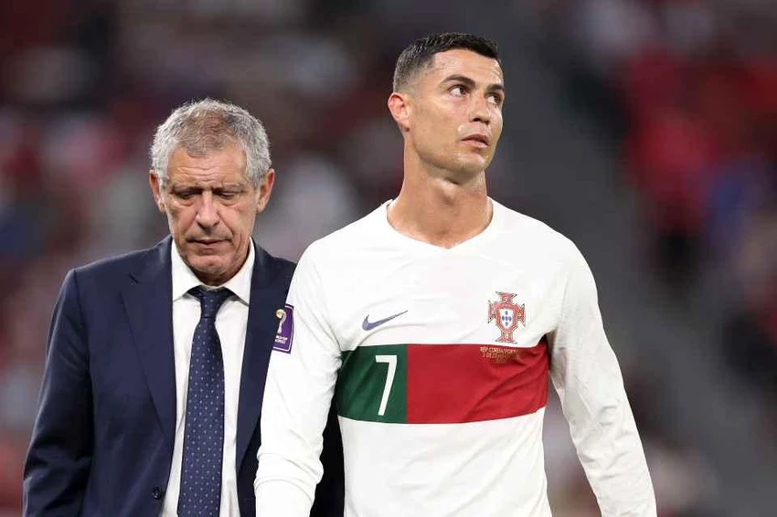 Siêu sao Bồ Đào Nha bị cho là không hài lòng với quyết định thay người của HLV Santos. Ảnh: GETTY. Siêu sao Bồ Đào Nha bị cho là không hài lòng với quyết định thay người của HLV Santos. Ảnh: GETTY.