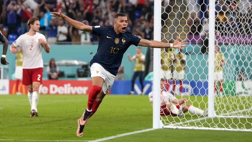 Chân sút trẻ 23 tuổi người Pháp đang tỏa sáng rực rỡ tại vòng chung kết cúp thế giới Qatar 2022. Ảnh: GETTY. Chân sút trẻ 23 tuổi người Pháp đang tỏa sáng rực rỡ tại vòng chung kết cúp thế giới Qatar 2022. Ảnh: GETTY.