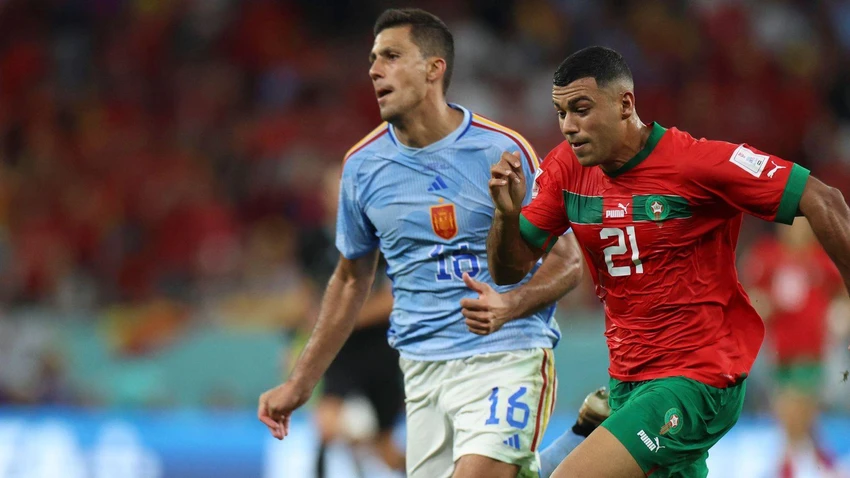 Rodri ngao ngán với cách chơi tử thủ của Morocco khiến tuyển Tây Ban Nha bị loại đau đớn. Ảnh: GETTY.