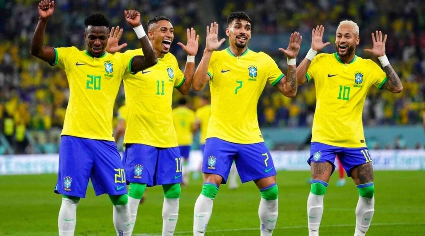 Neymar dẫn đầu các tuyển thủ Brazil nhảy múa ăn mừng rất lâu sau mỗi bàn thắng vào lưới Hàn Quốc. Ảnh: GETTY. Neymar dẫn đầu các tuyển thủ Brazil nhảy múa ăn mừng rất lâu sau mỗi bàn thắng vào lưới Hàn Quốc. Ảnh: GETTY.