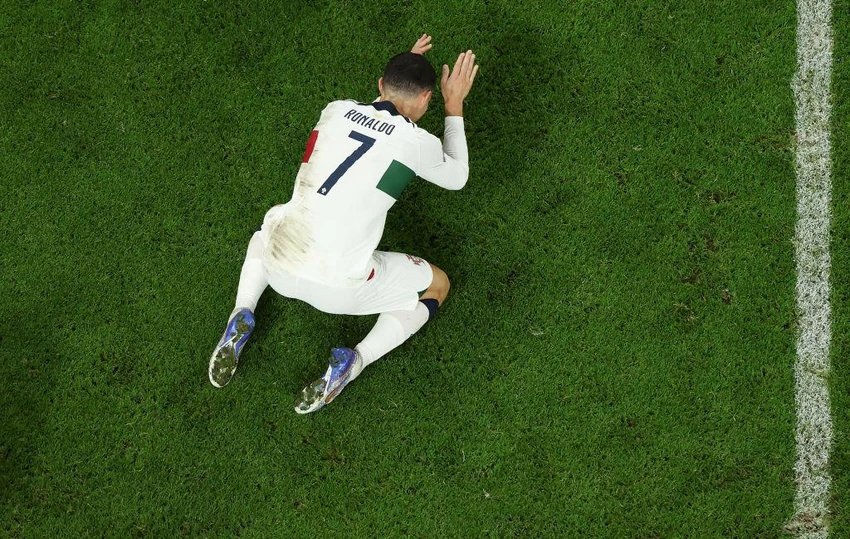 Siêu sao Bồ Đào Nha sắp sửa bước sang tuổi 38 đã thất vọng khi bị loại khỏi World Cup 2022. Ảnh: GETTY. Siêu sao Bồ Đào Nha sắp sửa bước sang tuổi 38 đã thất vọng khi bị loại khỏi World Cup 2022. Ảnh: GETTY.