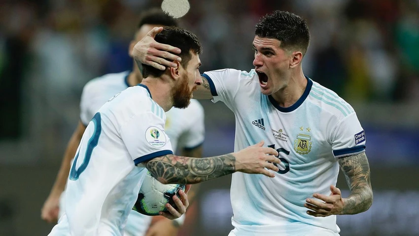 Messi và De Paul ăn ý với nhau trên sân cỏ. Ảnh: GETTY.