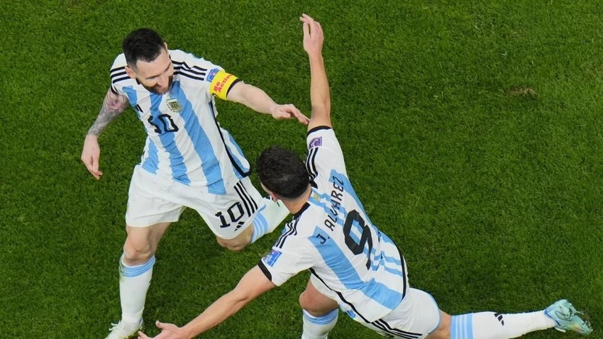 Argentina luôn dẫn trước nhưng tuyển Pháp đều bắt kịp trong cuộc rượt đuổi suốt 120 phút. Ảnh: GETTY. Argentina luôn dẫn trước nhưng tuyển Pháp đều bắt kịp trong cuộc rượt đuổi suốt 120 phút. Ảnh: GETTY.