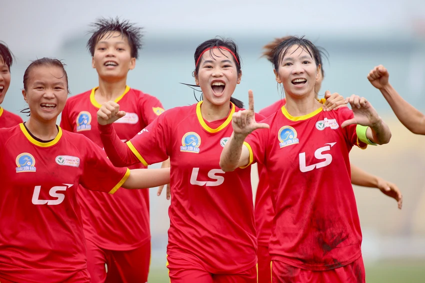 ... cùng tuyển nữ Việt Nam giành suất chơi vòng chung kết World Cup 2023... ... cùng tuyển nữ Việt Nam giành suất chơi vòng chung kết World Cup 2023...